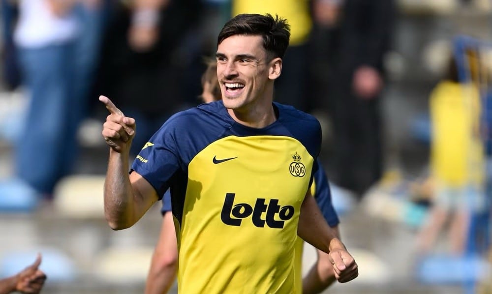 Everton plan to launch swoop to sign 6ft 5in colossal as Moyes looks to bolster key area